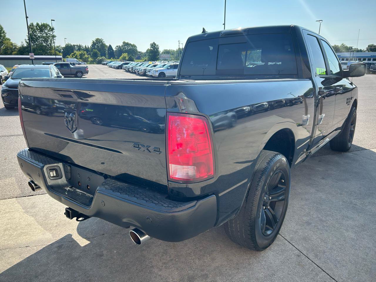 Used 2019 RAM 1500 Classic SLT w/ Black Appearance Group AWD/4WD image 5