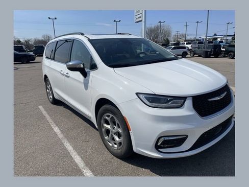 Used 2023 Chrysler Pacifica Limited w/ Trailer Tow Group AWD/4WD image 1