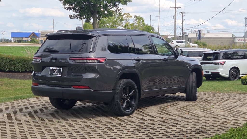 Used 2023 Jeep Grand Cherokee L Limited w/ Black Appearance Package AWD/4WD image 10