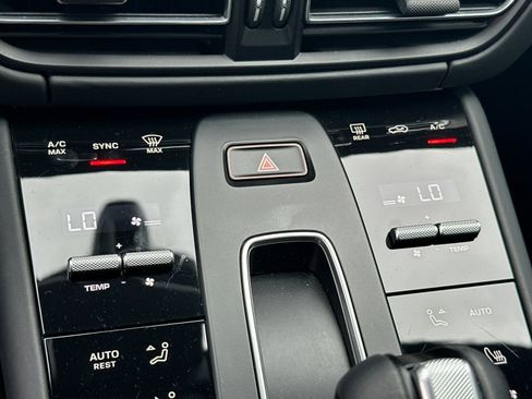 Certified 2023 Porsche Macan Turbo image 21