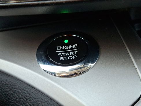 Used 2021 Ford Explorer XLT w/ Equipment Group 202A image 25