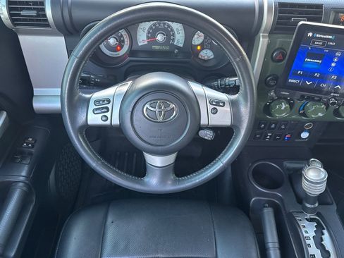 Used 2014 Toyota FJ Cruiser 4WD image 14