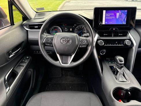 Used 2024 Toyota Venza LE AWD/4WD image 18