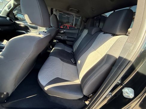 Used 2020 Toyota Tacoma TRD Sport w/ Technology Package image 15