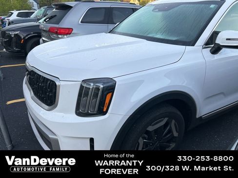 Used 2023 Kia Telluride EX w/ EX Captain's Chair Package AWD/4WD image 1