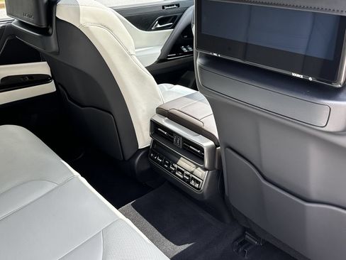 Used 2024 Lexus LX 600 4WD w/ Appearance Package image 19