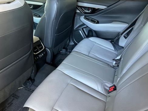 Used 2022 Subaru Outback Limited image 4