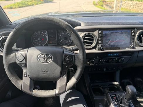 Used 2023 Toyota Tacoma TRD Off-Road w/ Technology Package AWD/4WD image 23