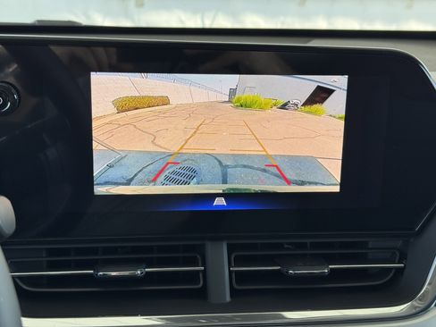 New 2025 Chevrolet Trax LT w/ LT Convenience Package image 19