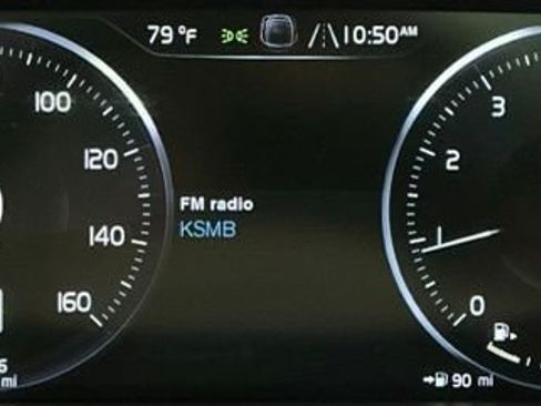 Used 2020 Volvo XC90 T5 Momentum FWD image 11