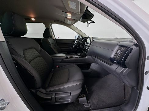 Used 2025 Nissan Pathfinder SV image 32