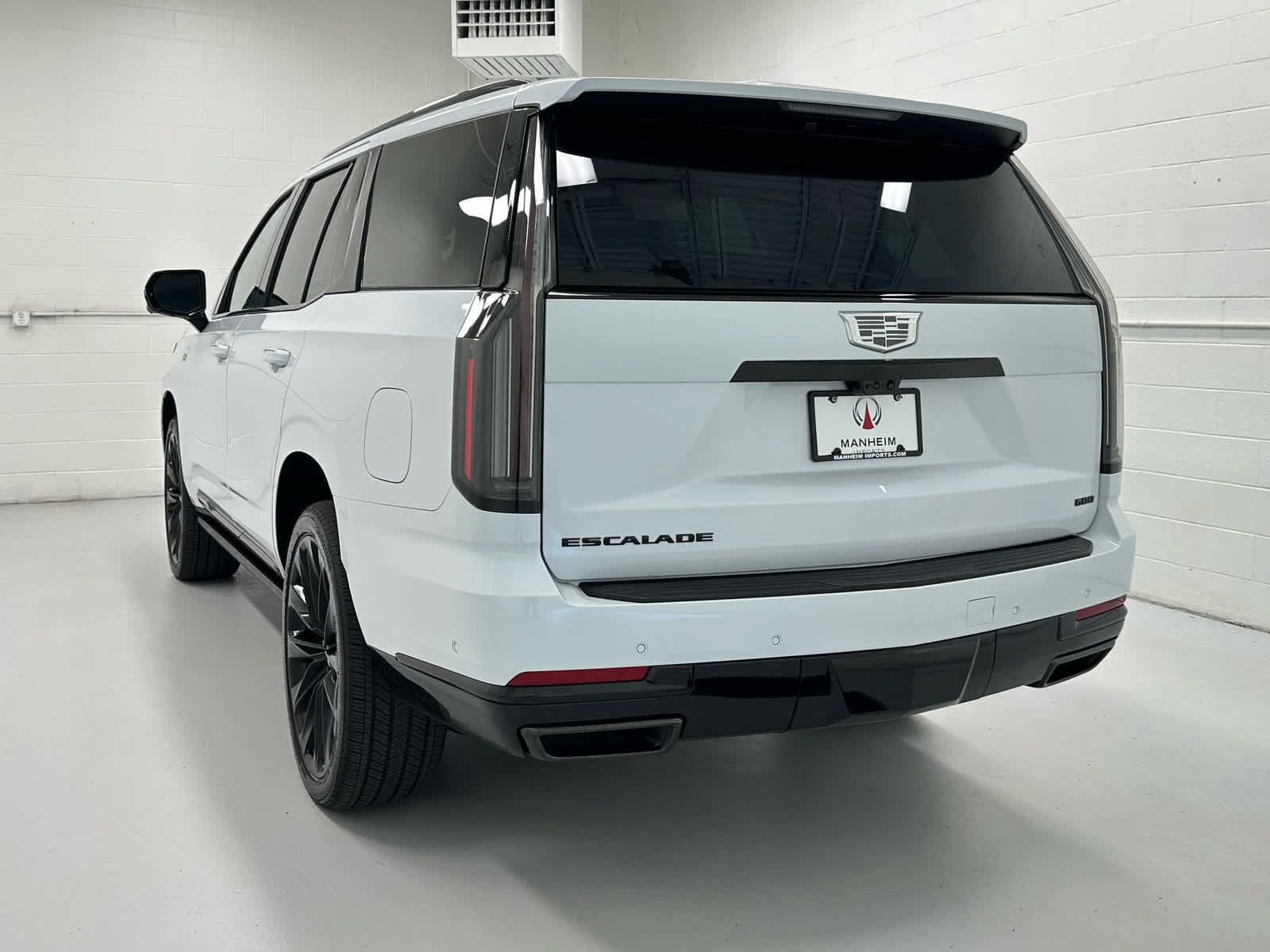 Used 2026 Cadillac Escalade Platinum Sport w/ LPO, ONYX Package AWD/4WD image 8