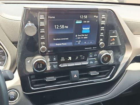Used 2022 Toyota Highlander XLE FWD image 23