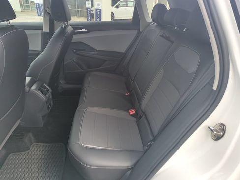 Certified 2022 Volkswagen Taos SE FWD image 28