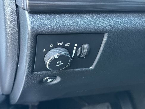 Used 2020 Jeep Grand Cherokee Altitude image 28