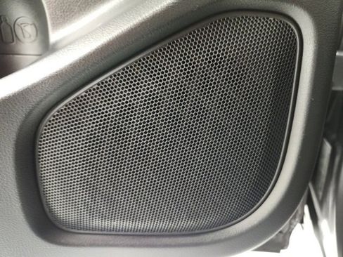 Used 2024 Nissan Frontier SV image 33