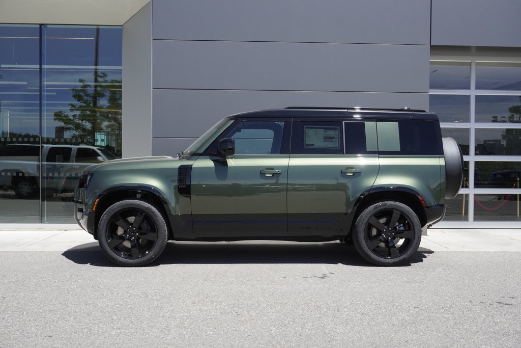 New 2026 Land Rover Defender 110 X-Dynamic SE AWD/4WD image 8