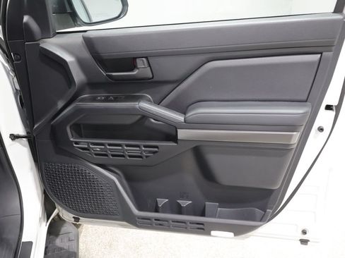 Used 2025 Toyota 4Runner SR5 AWD/4WD image 23