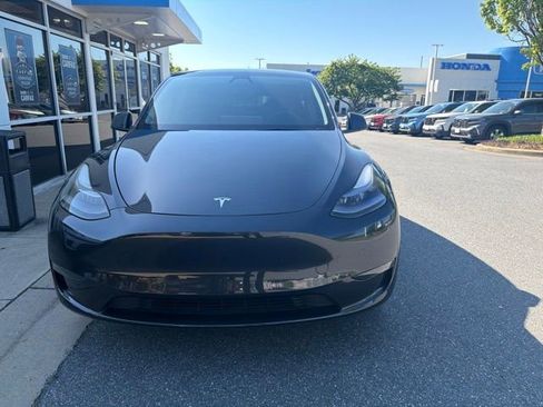 Used 2025 Tesla Model Y Long Range RWD image 2
