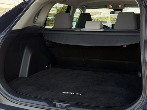 Used 2020 Toyota RAV4 XLE w/ Carpet Mat Package FWD image 28