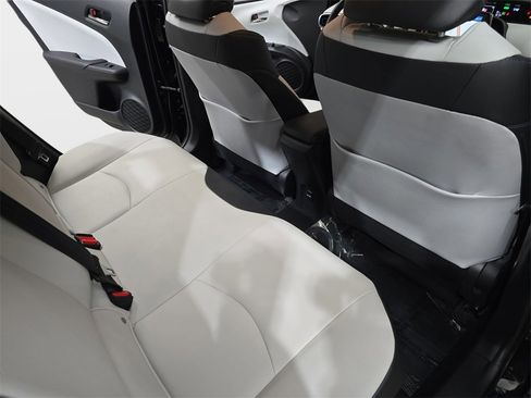 Used 2018 Toyota Prius Four image 13