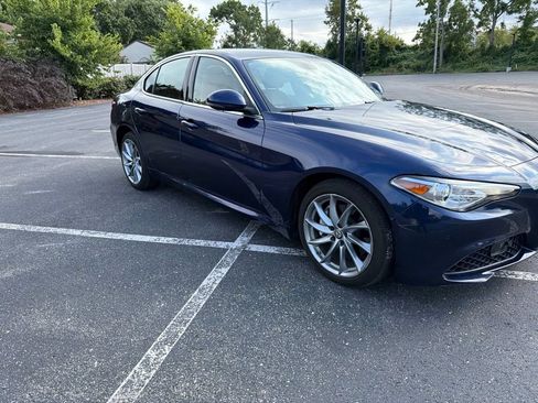 Used 2017 Alfa Romeo Giulia AWD image 7