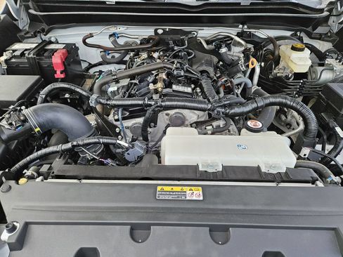 Used 2024 Toyota Tacoma SR5 AWD/4WD image 30