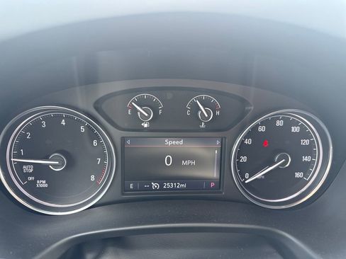 Used 2024 Buick Enclave Essence AWD/4WD image 3