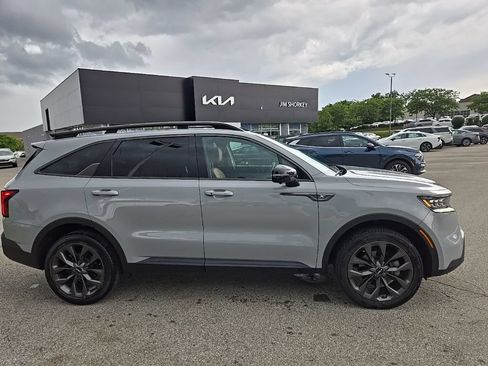 Certified 2023 Kia Sorento SX Prestige AWD/4WD image 2