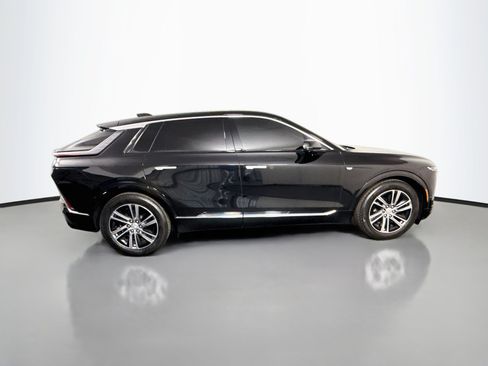 Used 2023 Cadillac Lyriq AWD image 11