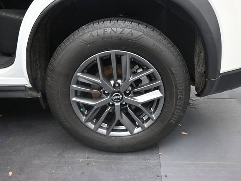 Used 2024 Nissan Rogue S image 23