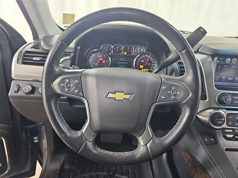 Used 2019 Chevrolet Suburban LT image 22
