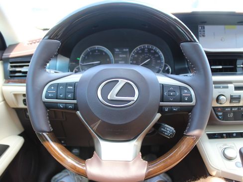 Used 2017 Lexus ES 350 FWD image 19
