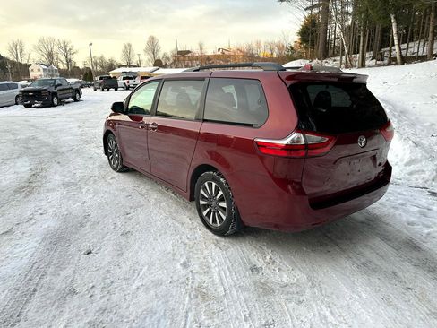 Used 2018 Toyota Sienna Limited Premium image 7