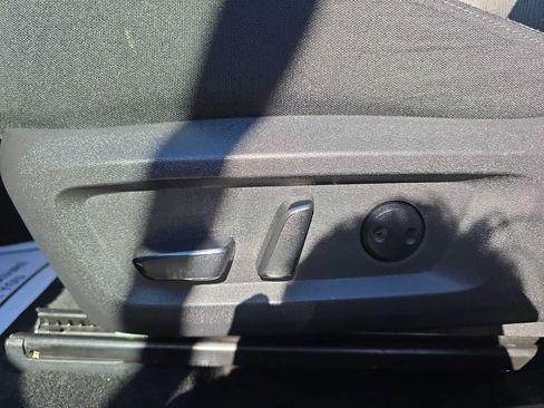 Used 2025 Nissan Rogue SV AWD/4WD image 18