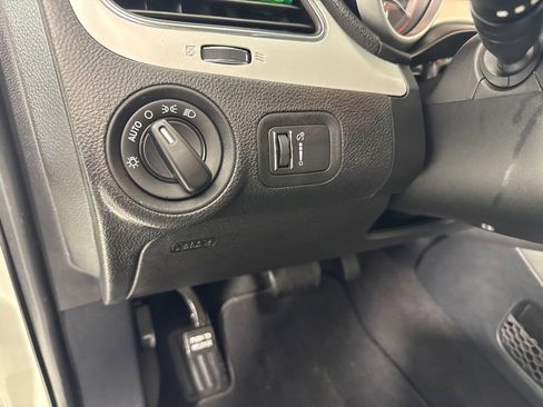 Used 2020 Dodge Journey SE w/ SE Popular Equipment Group image 15