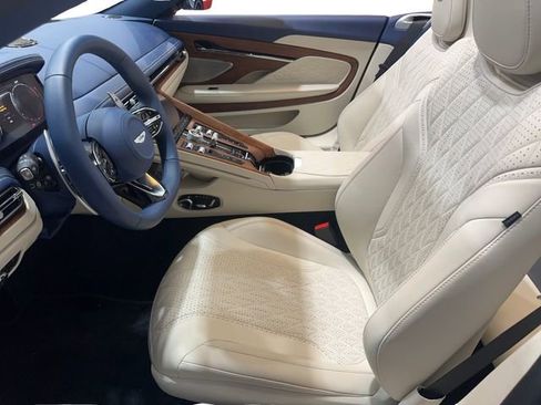 Used 2025 Aston Martin DB12 Convertible image 10