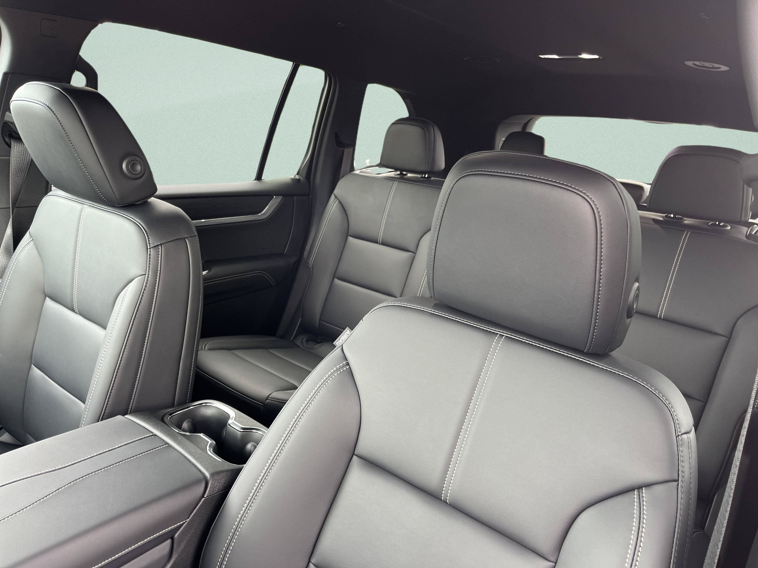 New 2026 GMC Acadia Elevation w/ Elevation Premium Package AWD/4WD image 24