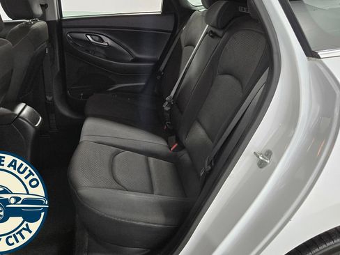 Used 2018 Hyundai Elantra GT FWD image 24