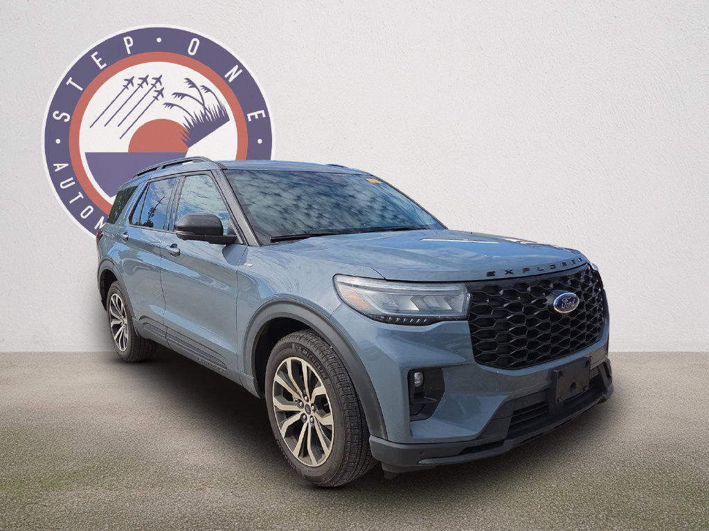 Used 2025 Ford Explorer ST-Line AWD/4WD image 2