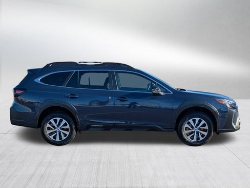 Used 2025 Subaru Outback Premium image 8