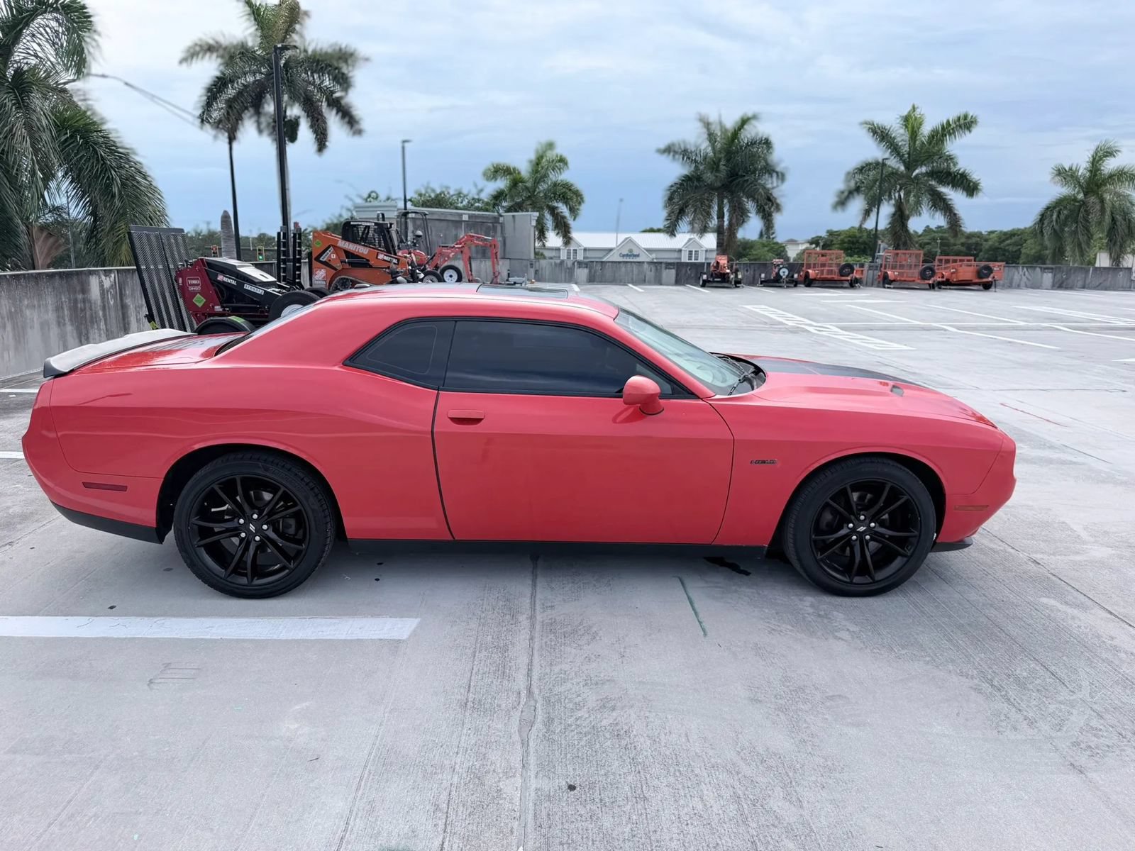 Used 2018 Dodge Challenger R/T w/ Driver Convenience Group RWD image 9