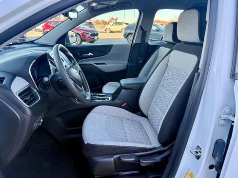 Used 2022 Chevrolet Equinox LS image 11