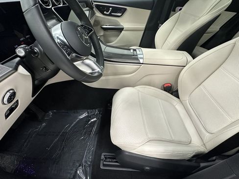 Certified 2025 Mercedes-Benz GLC 300 image 9