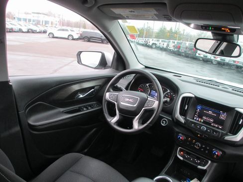 Used 2022 GMC Terrain SLE w/ Driver Convenience Package image 18