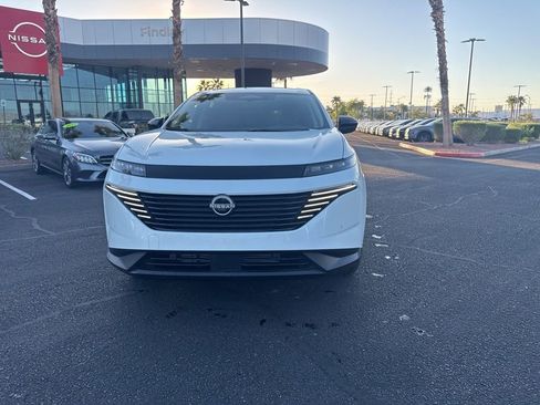 Used 2025 Nissan Murano SV image 2