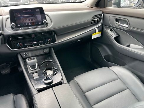 Certified 2021 Nissan Rogue SV w/ Premium Package AWD/4WD image 10
