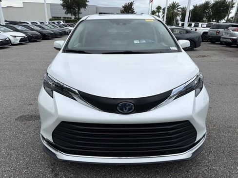 Certified 2024 Toyota Sienna XLE FWD image 6
