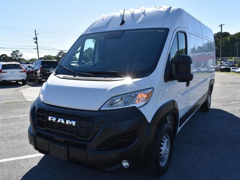 Used 2025 RAM ProMaster 2500 w/ Convenience Group FWD image 2