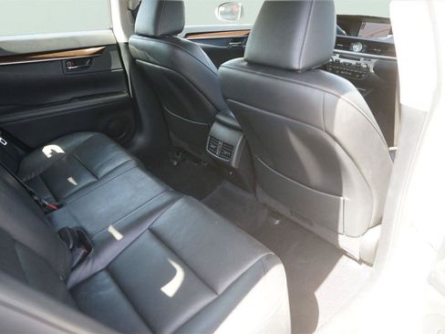 Used 2014 Lexus ES 350 w/ Luxury Package FWD image 15